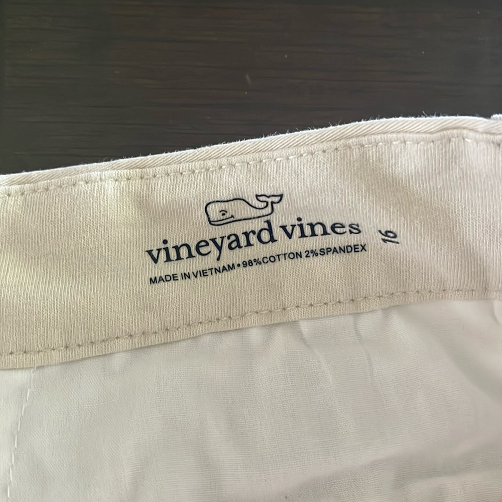 Vineyard Vines boys size 16. Great condition no stains.